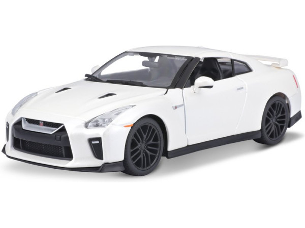 Bburago Plus Nissan GT-R 1:24 bílá metalíza