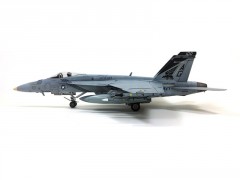 Academy Boeing F/A-18E VFA-143 USN Pukin Dogs (1:72)