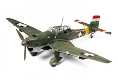 Tamiya 37008 Junkers Ju87 B-2 Stuka w/Bomb Loading Set 1/48 (4)